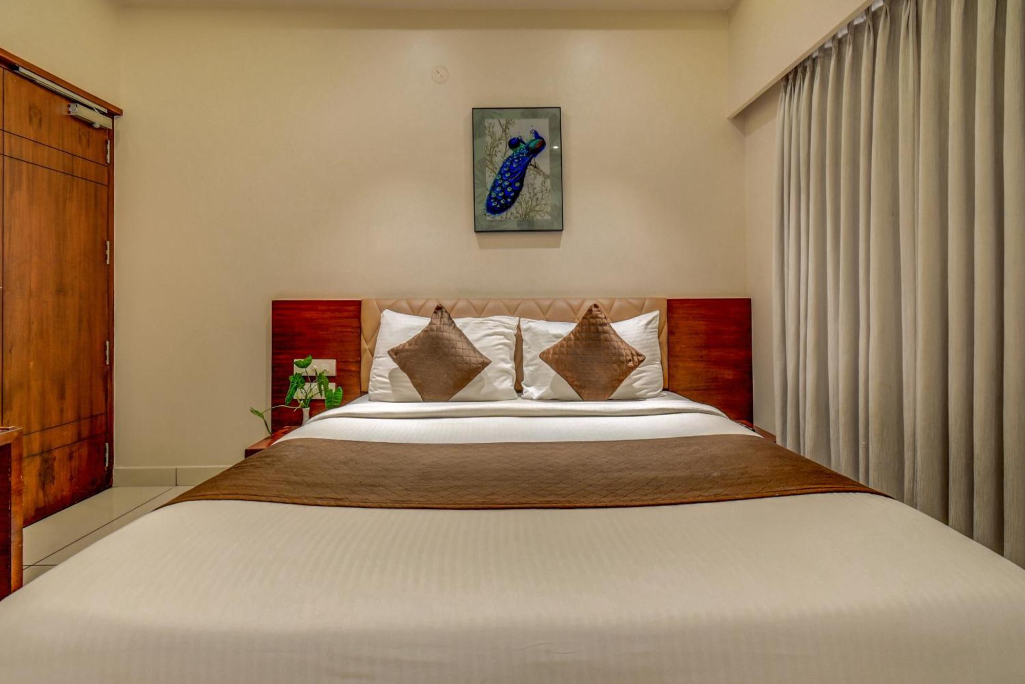 Hotel J N Stay Mysore - 12 Minutes To Mysore Palace Εξωτερικό φωτογραφία