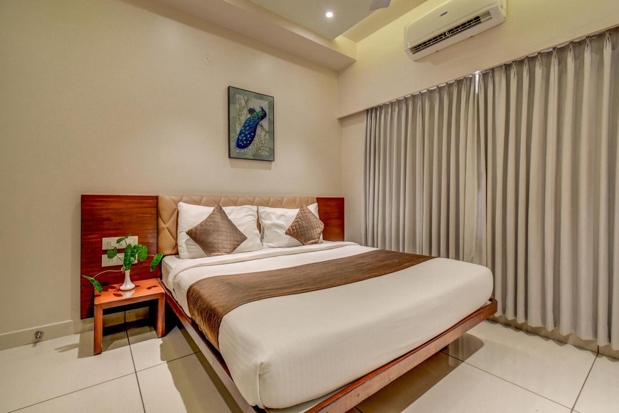Hotel J N Stay Mysore - 12 Minutes To Mysore Palace Εξωτερικό φωτογραφία