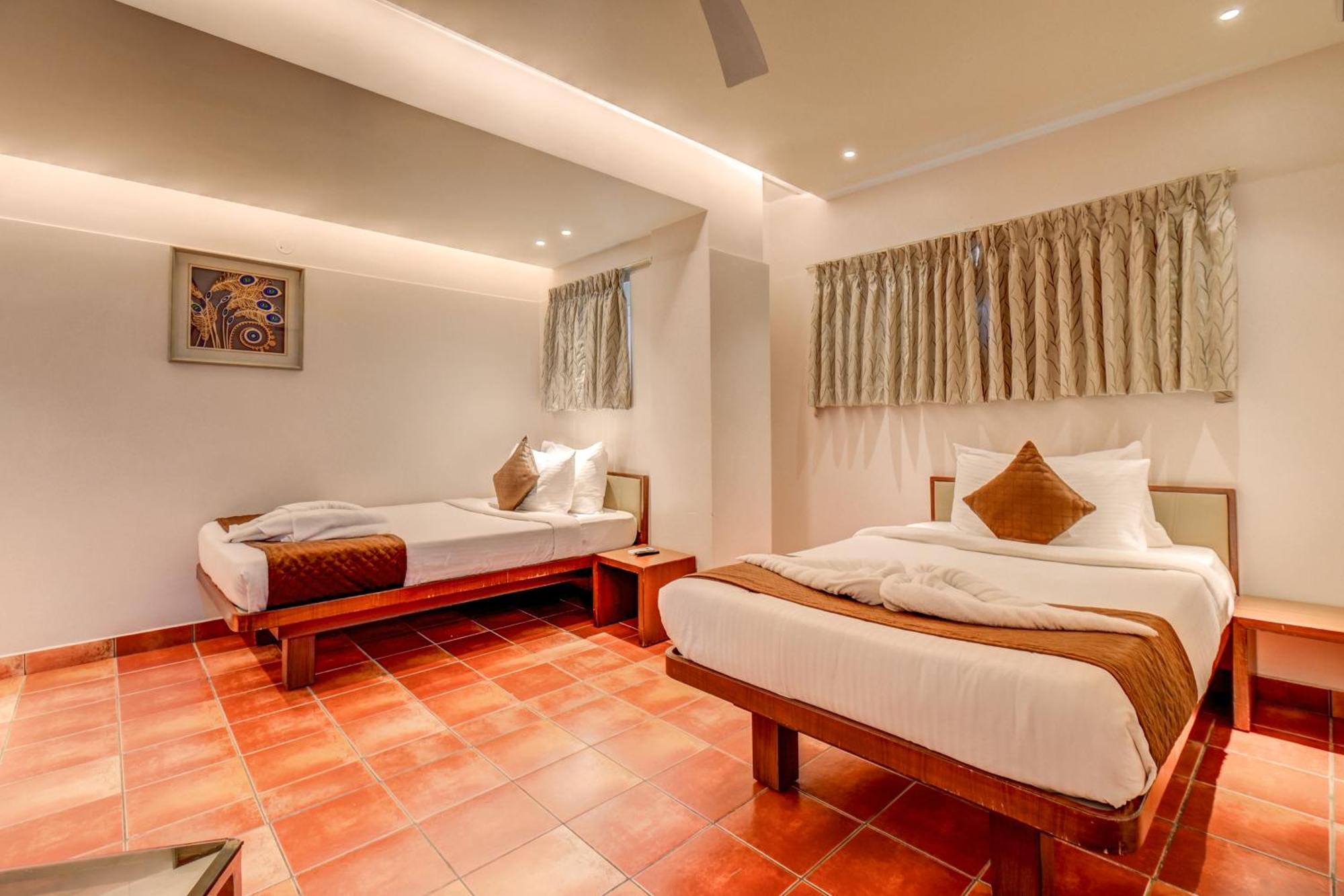 Hotel J N Stay Mysore - 12 Minutes To Mysore Palace Εξωτερικό φωτογραφία