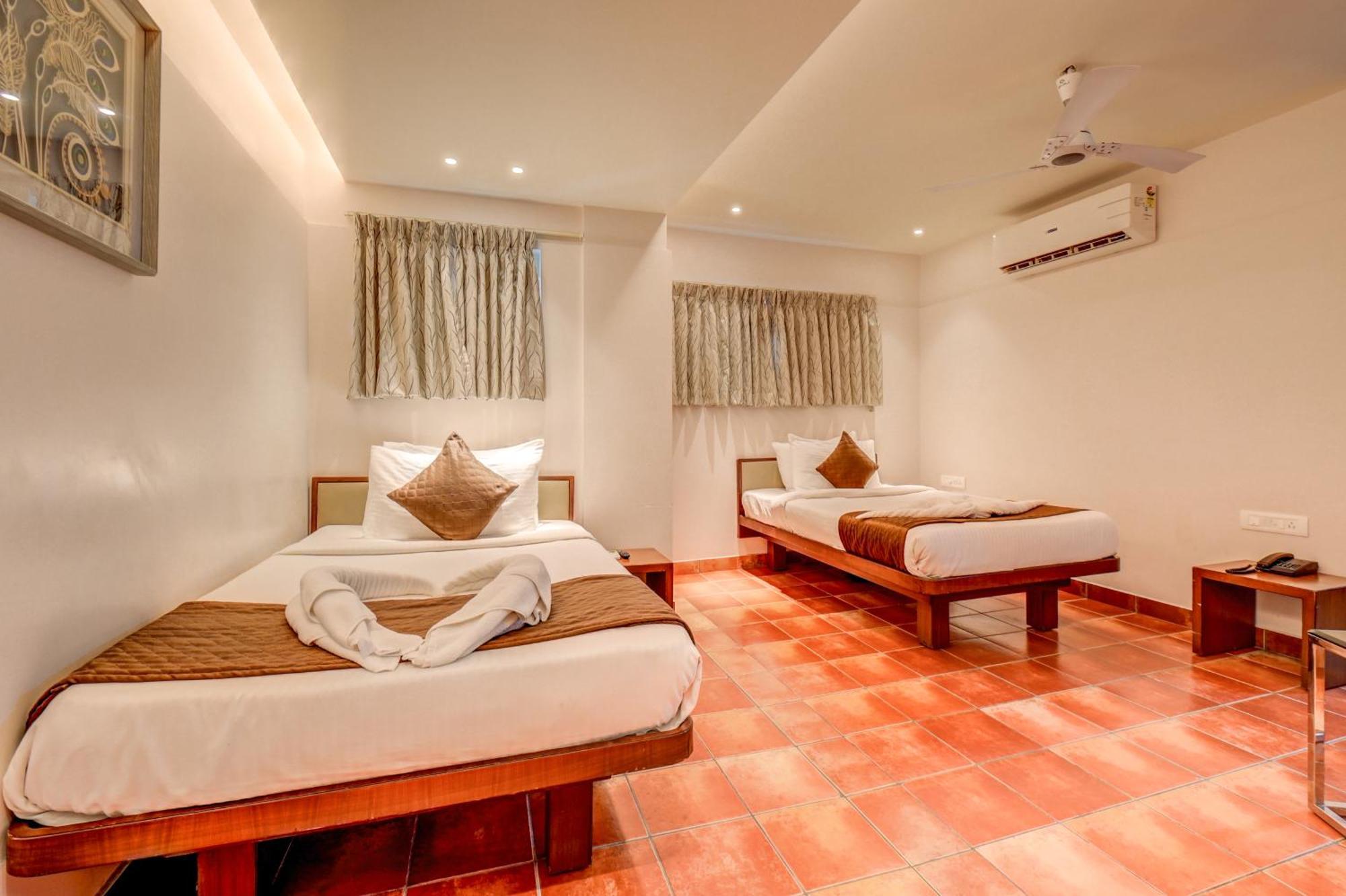 Hotel J N Stay Mysore - 12 Minutes To Mysore Palace Εξωτερικό φωτογραφία