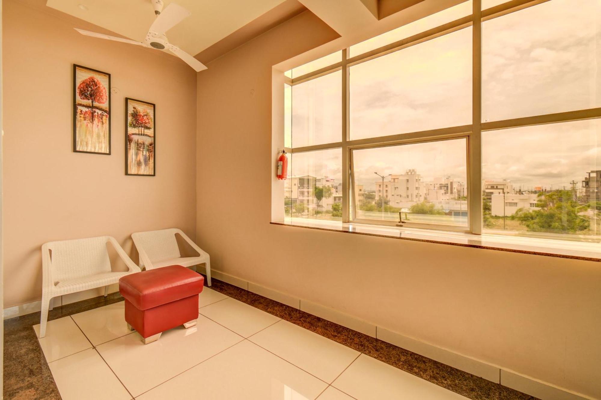Hotel J N Stay Mysore - 12 Minutes To Mysore Palace Εξωτερικό φωτογραφία