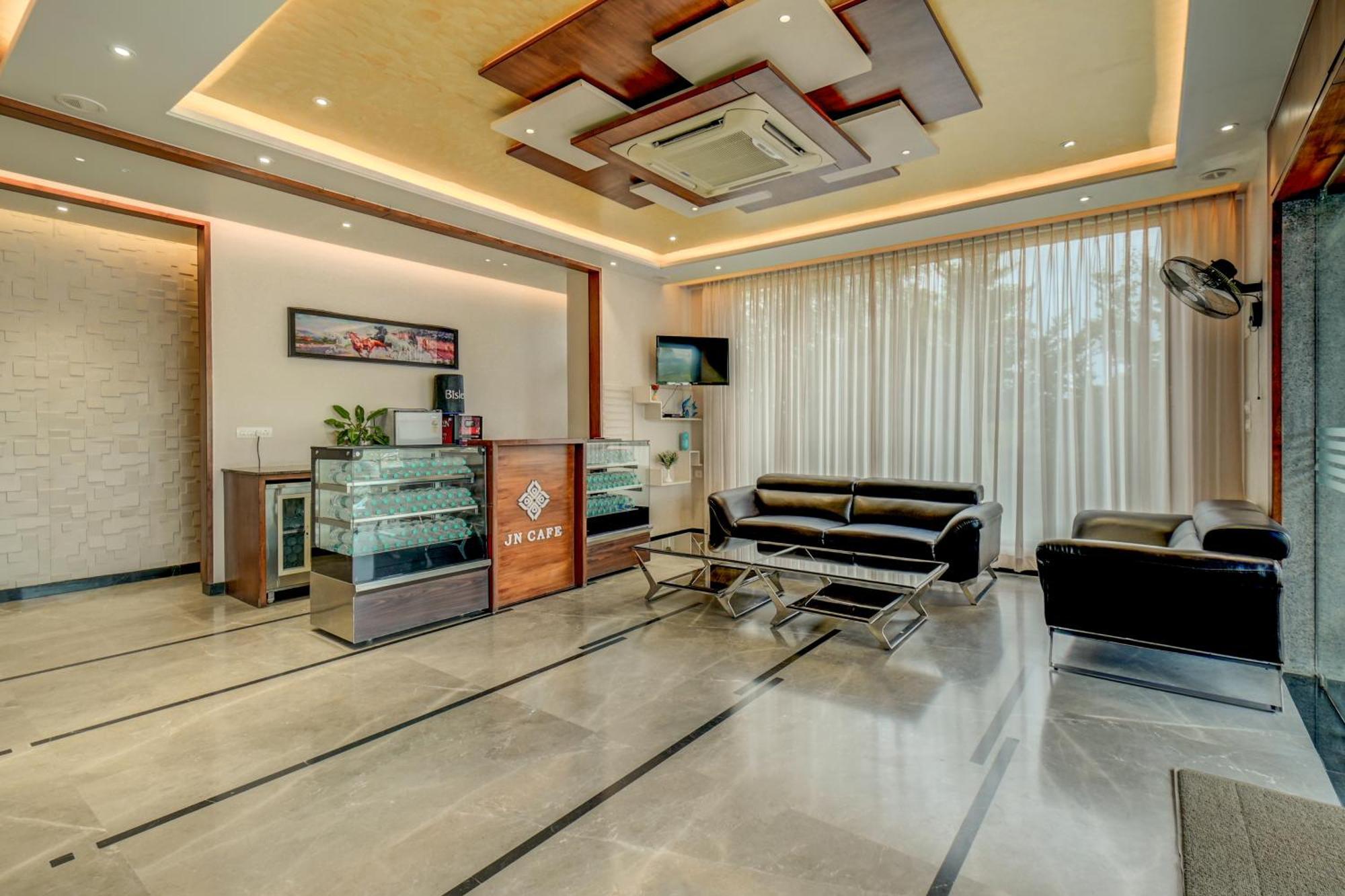 Hotel J N Stay Mysore - 12 Minutes To Mysore Palace Εξωτερικό φωτογραφία